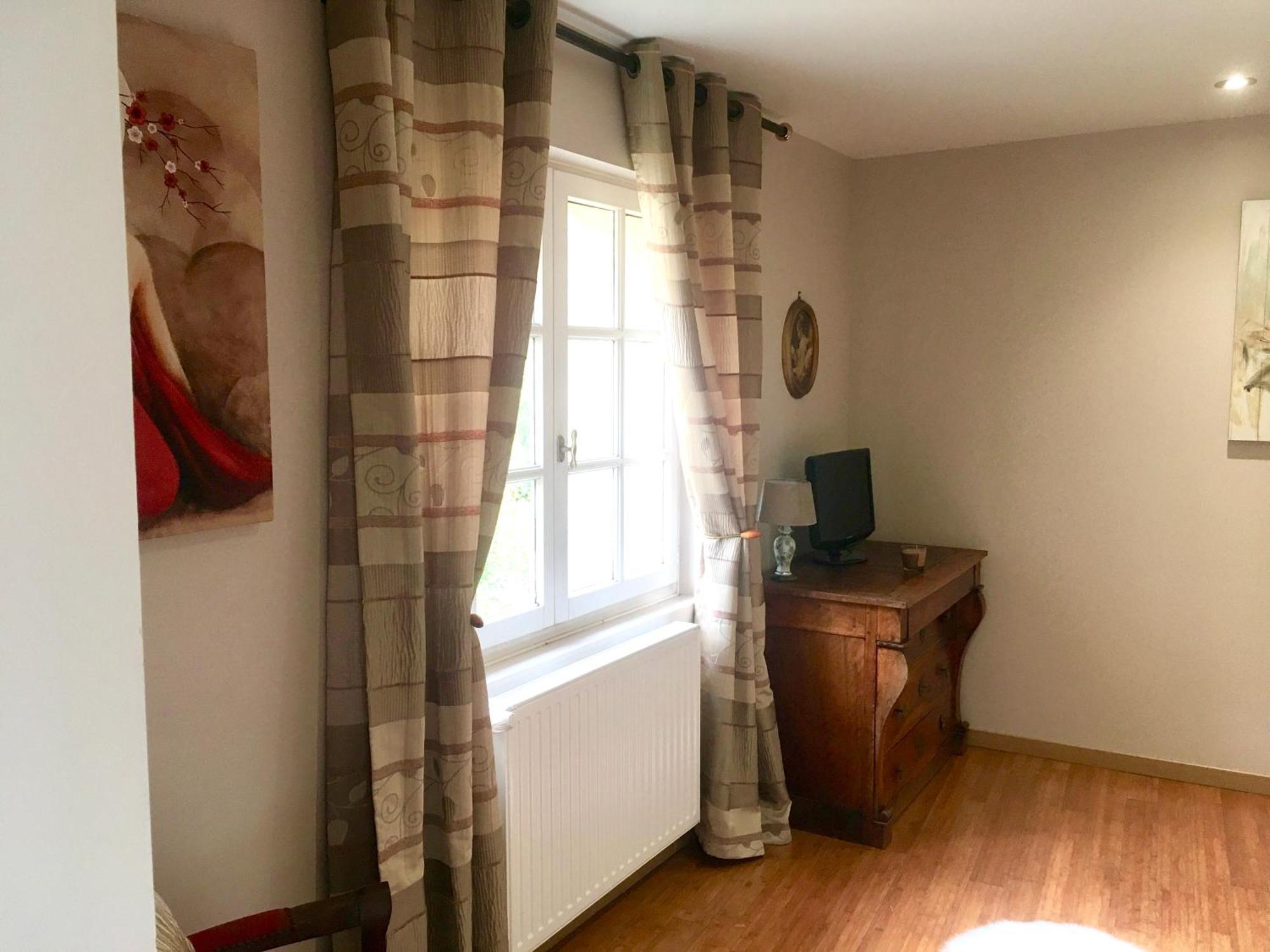 La Tour De Flandre Apartment Rousseloy Room photo